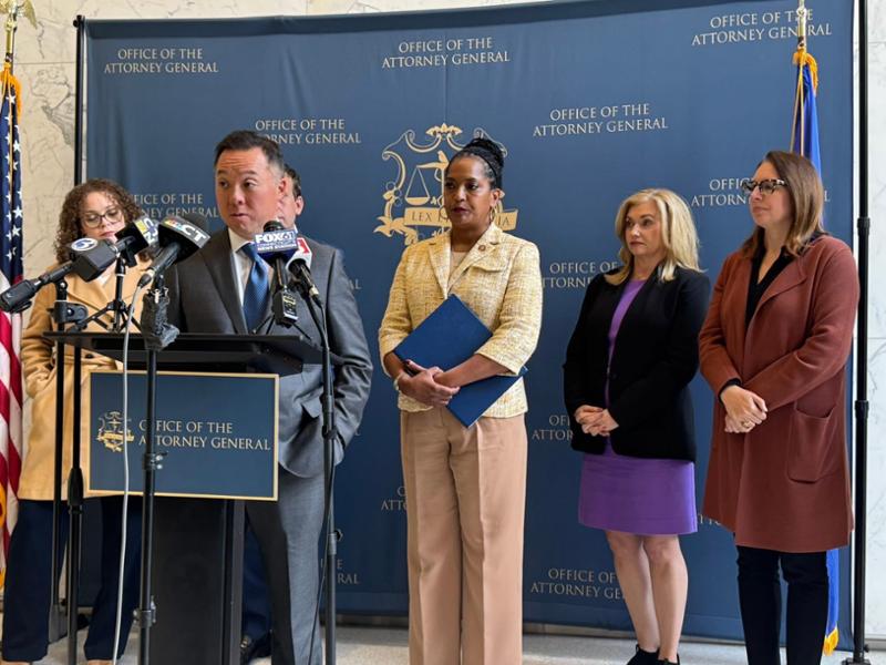 Congresswoman Hayes attends a press conference about SNAP with Attorney General William Tong 